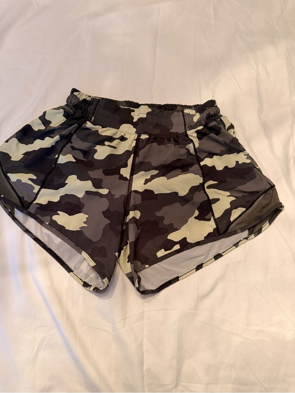 Lululemon Camo Running Shorts Size 4 Tall Lined Athletic